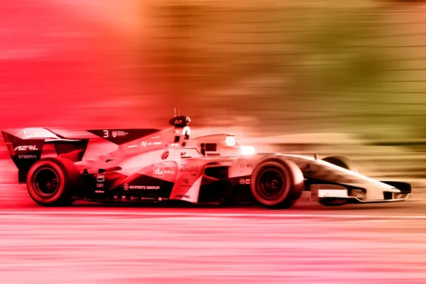 Imolos trasoje autonominių lenktyninių automobilių varžybas baigė tik du iš penkių finišavusiųjų