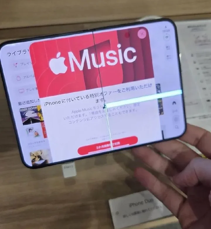 Kinijoje pradėtas pardavinėti sulankstomas „Apple“ telefonas „iPhone Duo“