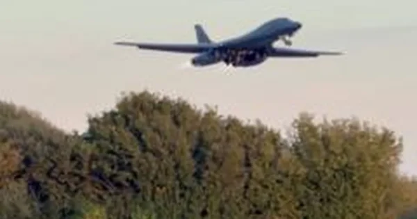JAV iš RAF Fairford bazės atitraukė visus 12 bombonešių B-1
