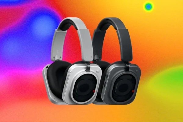 Nothing Headphone (1) Pro akcentuoja dizainą, patogumą ir reguliuojamą garsą