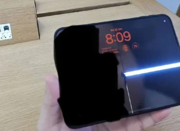 Kinijoje pradėtas pardavinėti sulankstomas „Apple“ telefonas „iPhone Duo“