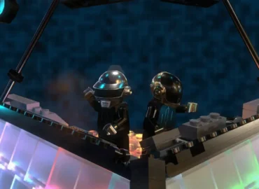 LEGO pristatė rinkinį pagal Daft Punk 2007 metų „Alive“ turo piramidės sceną