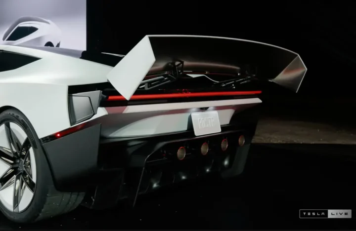 Tesla Teksase pristatė antros kartos Roadster su ore pakeliančiais stūmikliais