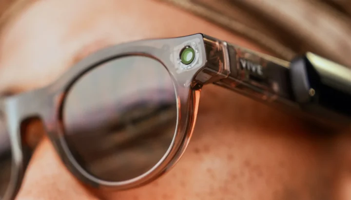 HTC pristatė išmanesnius akinius VIVE Eagle, orientuotus į privatumą