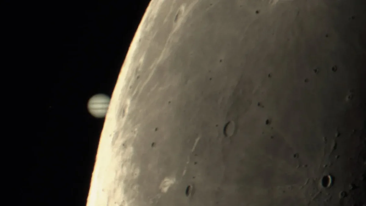 Spalio 6 dieną Mėnulis uždengė Jupiterį virš Šiaurės Amerikos ir Vakarų Afrikos