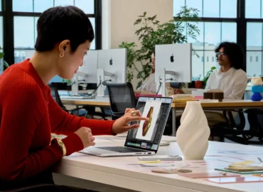 Apple pristatė 14 ir 16 colių „MacBook Pro“ su tandem OLED ekranais ir M5 Pro bei M5 Max lustais