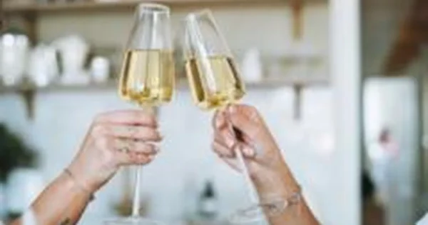 JAV įsigaliojo draudimas daliai Kanados alkoholio ir pieno produktų importo