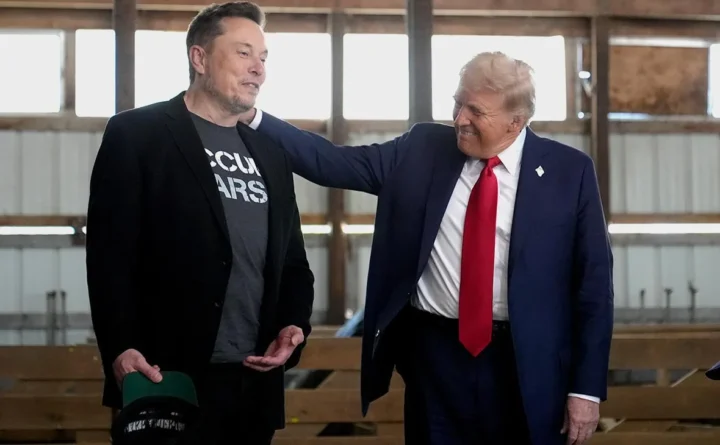 Demokratai paprašė Baltųjų rūmų išsaugoti D. Trumpo ir darbuotojų užklausas AI pokalbių robotams