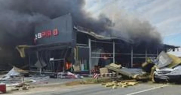 BBC patvirtintame vaizdo įraše matyti drono smūgis prekybos centrui Odesos srityje