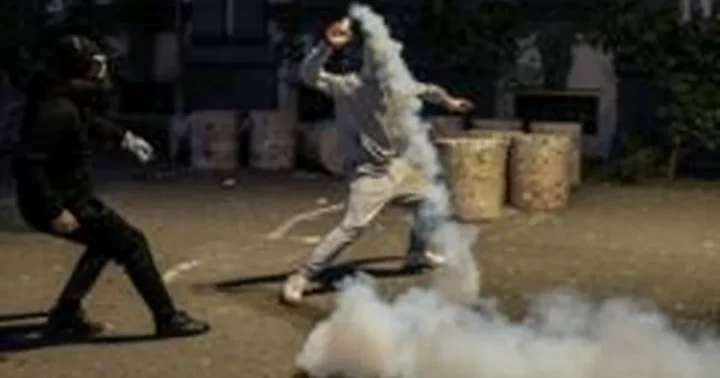 Tiranoje septintą dieną tęsėsi smurtiniai protestuotojų ir policijos susirėmimai