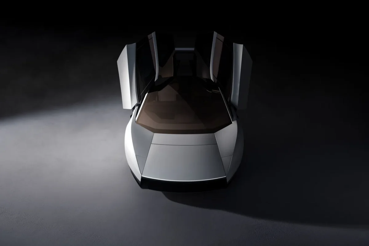 Tesla vėl atvėrė naujos kartos Roadster rezervacijas