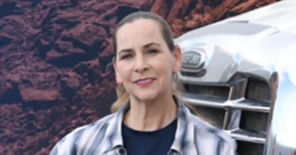 Arizonos kandidatė į Kongresą pranešė apie išžaginimą taisant kampanijos ženklą