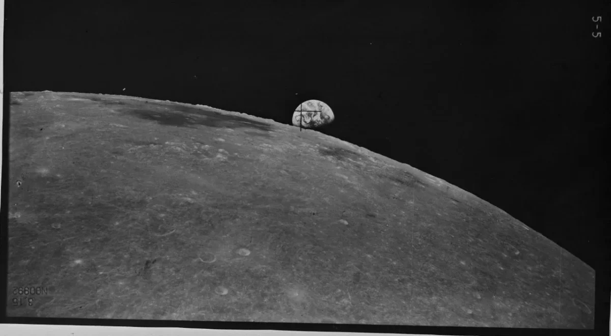 1970 metais „Zond-8“ nufotografavo Mėnulį ir Žemę skriedamas aplink Mėnulį