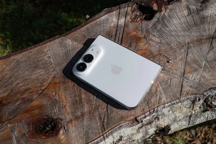 Technologijų apžvalgos: sulankstomas „Apple iPhone Duo“ naudoja „Touch ID“ šoniniame mygtuke
