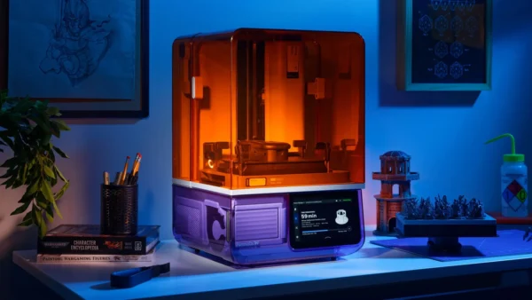 Formlabs pristatė ant stalo telpantį 3D spausdintuvą Form Studio 1