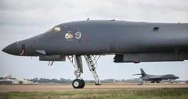 Dauningo gatvė teigia, kad RAF Fairford bazė Jungtinėje Karalystėje yra saugi po JAV bombonešių išvykimo