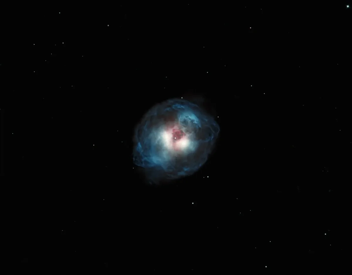 NGC 4361 centre esanti žvaigždė yra mažesnė už Saulę, bet daug ryškesnė