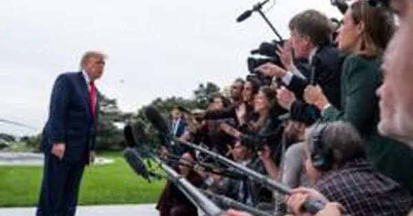 JAV Teisingumo departamentas tiria televizijų tinklus dėl Trumpo pool reportažų apribojimo
