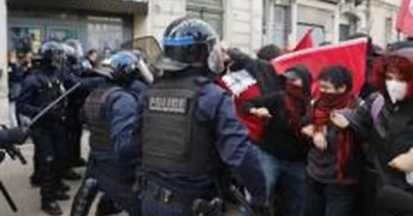 Prancūzijoje švietimo protestai sutrikdė 735 mokyklų darbą