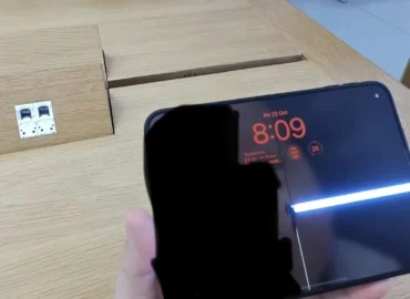 Pranešta apie kai kurių „iPhone Duo“ vidinio ekrano įtrūkimus ties lankstu