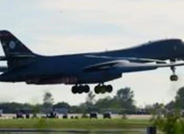 Dauningo gatvė teigia, kad RAF Fairford bazė Jungtinėje Karalystėje yra saugi po JAV bombonešių išvykimo