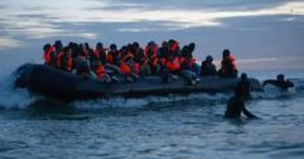 Jungtinė Karalystė nutraukė JK ir Prancūzijos migrantų schemą „vienas į vidų, vienas išorėn“