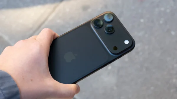 Apple sumažino iPhone 18 Pro komponentų užsakymus