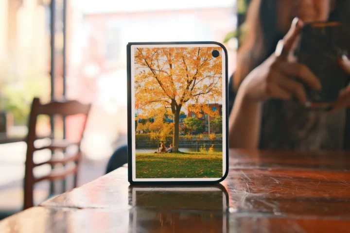 Apple pristatė sulankstomą „iPhone Duo“: prekyba prasideda spalio 23 dieną
